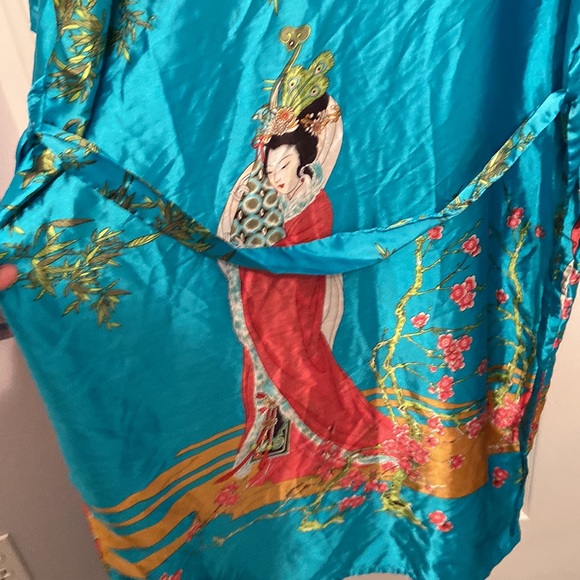 Spectacular Silken robe!!! πππβ€οΈ - Picture 2 of 13